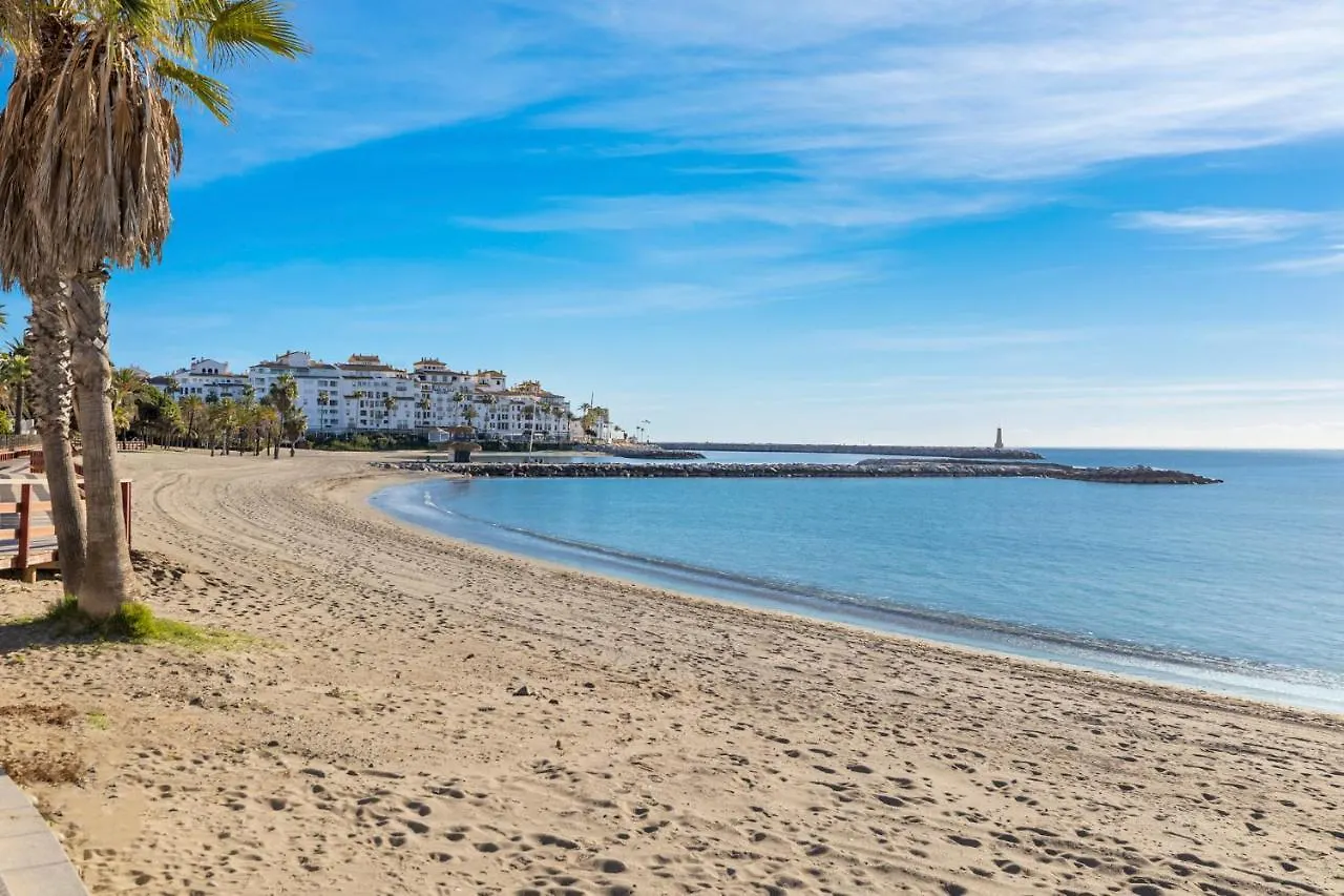 Espacioso Y Encantador Apartamento En Las Gaviotas Marbella Lägenhet
