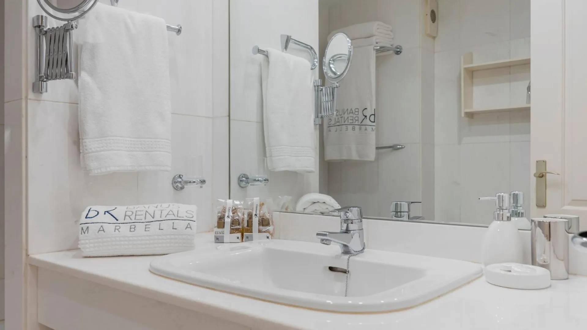 Lägenhet Espacioso Y Encantador Apartamento En Las Gaviotas Marbella